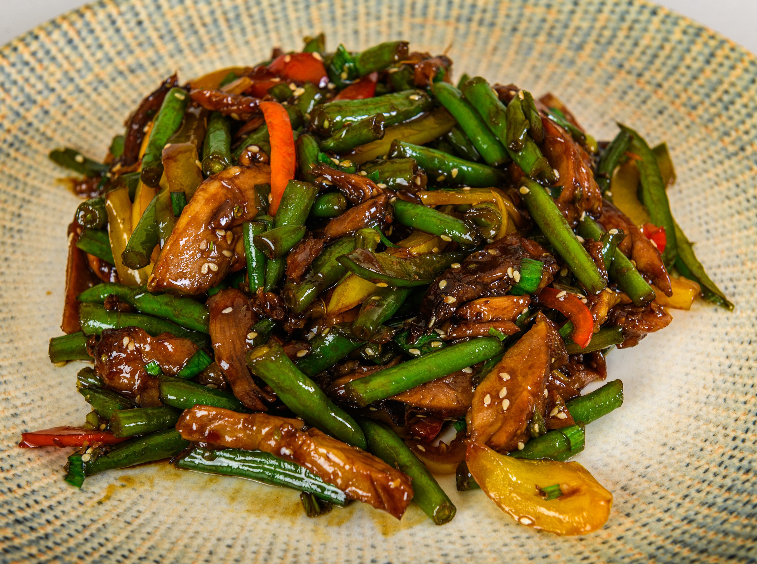 Rata la tigaie cu fasole verde, susan si sos teriyaki